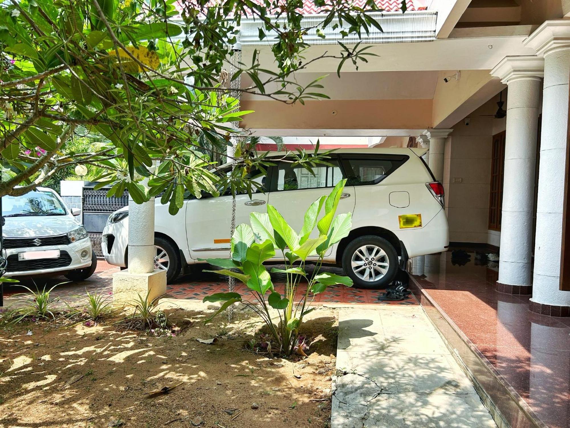 La Casa Trivandrum 4 Bhk Ac Luxury Villa At City Centre, Just 6 Kms To Airport Thiruvananthapuram Exterior foto